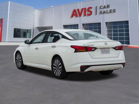 Used 2025 Nissan Altima 2.5 SV FWD image 9