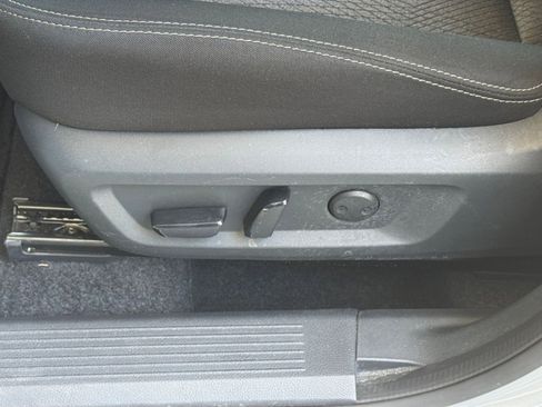 Used 2025 Nissan Rogue SV FWD image 22