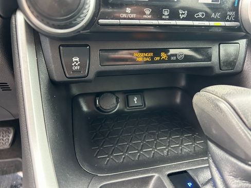 Used 2021 Toyota RAV4 LE image 16