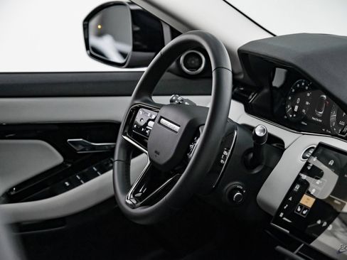 Used 2024 Land Rover Range Rover Evoque Dynamic SE image 47