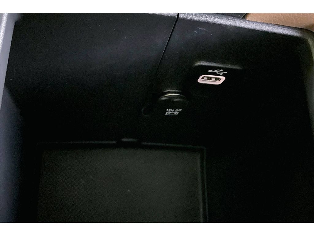 Used 2017 Jeep Wrangler Unlimited Rubicon w/ Connectivity Group AWD/4WD image 26