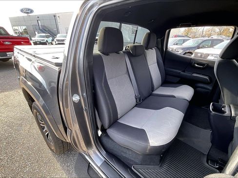 Used 2022 Toyota Tacoma TRD Sport w/ Technology Package image 26