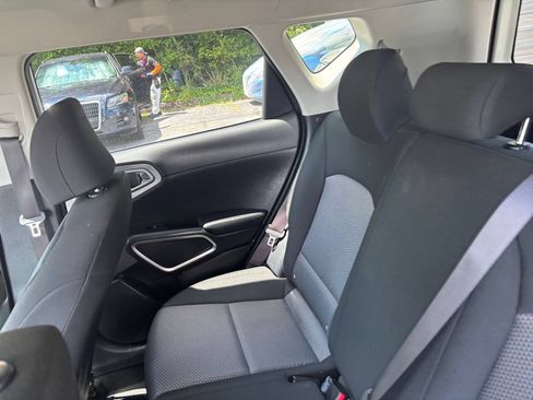 Used 2025 Kia Soul LX w/ LX Technology Package FWD image 29