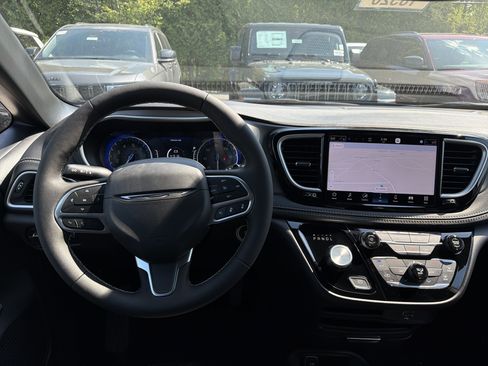 New 2027 Chrysler Pacifica Select w/ Family Tech Group AWD/4WD image 21