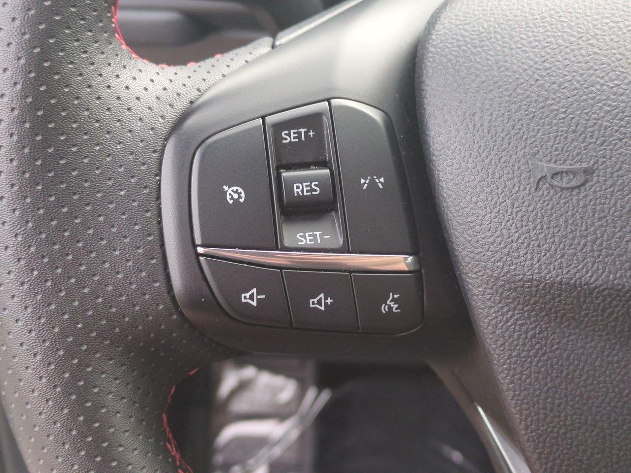 Used 2025 Ford Escape ST-Line Select AWD/4WD image 19