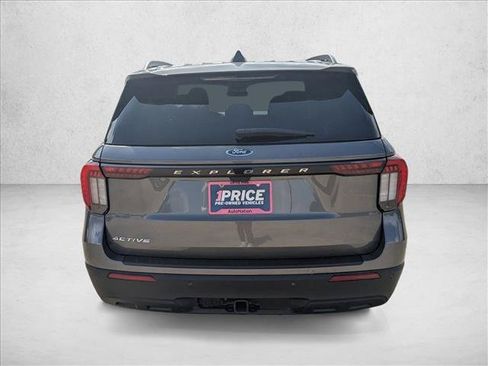 Used 2025 Ford Explorer Active RWD image 6