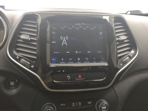 Used 2019 Jeep Cherokee Limited FWD image 25