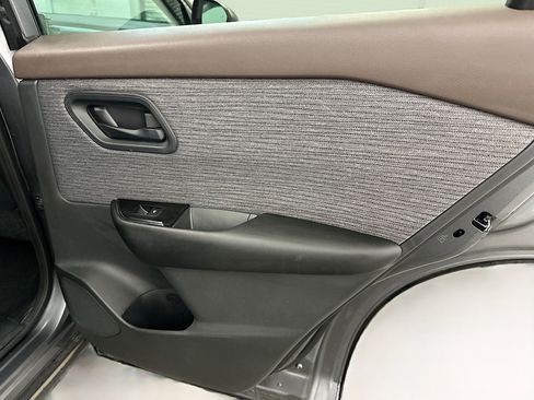 Used 2023 Nissan Rogue S image 30