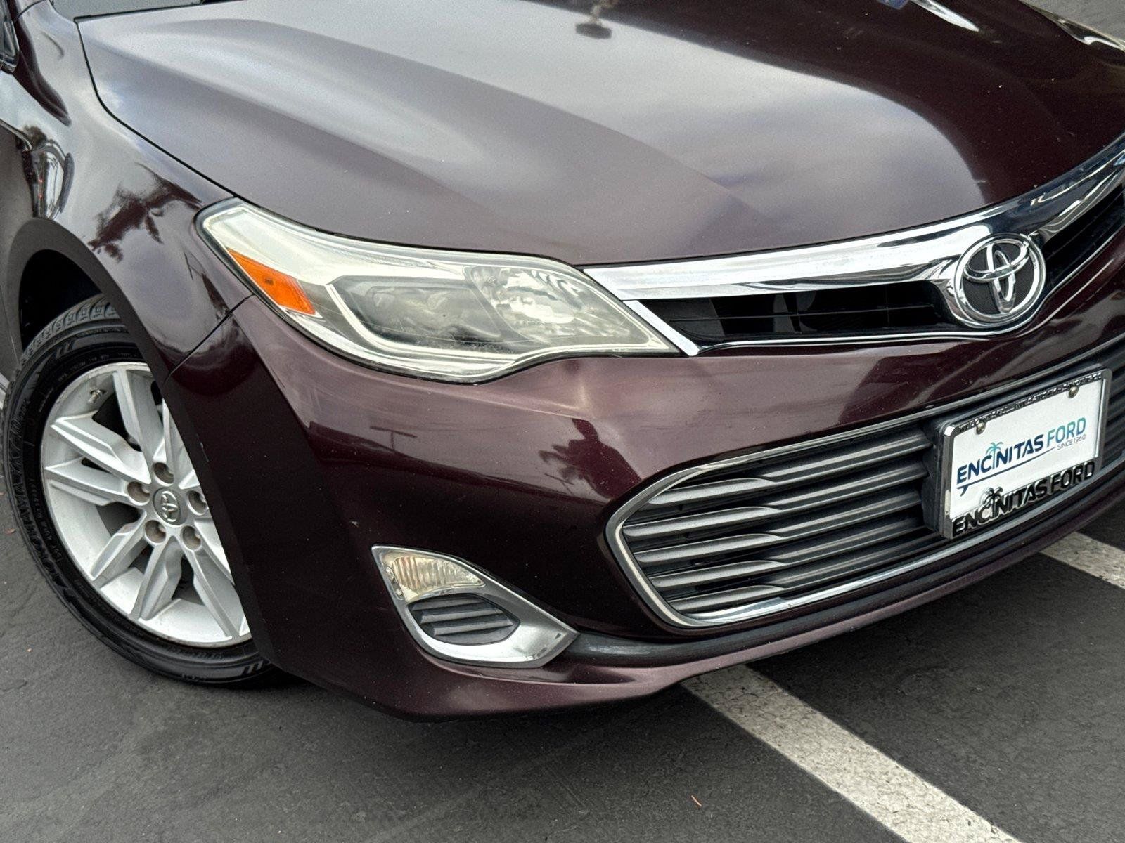 Used 2015 Toyota Avalon XLE Premium w/ Preferred Accessory Package FWD image 3