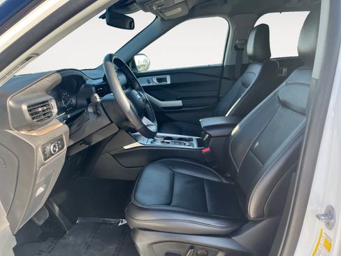 Used 2023 Ford Explorer Limited image 9