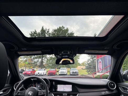 Used 2022 Alfa Romeo Giulia Veloce image 42