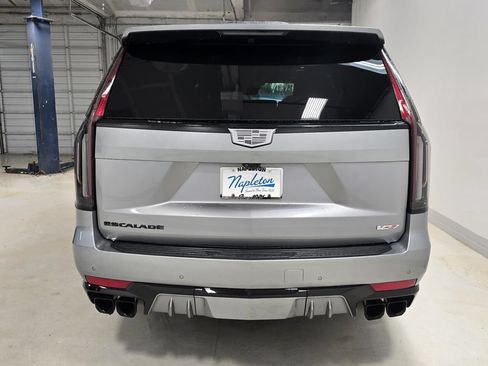 Used 2023 Cadillac Escalade V w/ LPO, ONYX Package AWD/4WD image 6