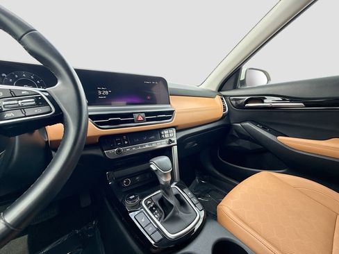 Used 2024 Kia Seltos EX FWD image 25