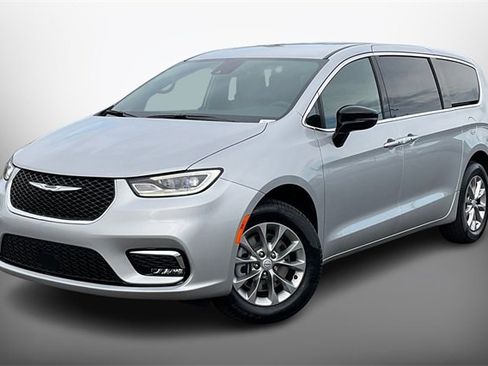 New 2026 Chrysler Pacifica Select image 2