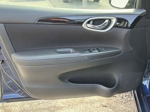 Used 2019 Nissan Sentra SV FWD image 7