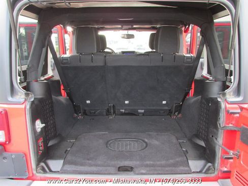 Used 2015 Jeep Wrangler Unlimited Sahara w/ Connectivity Group AWD/4WD image 11