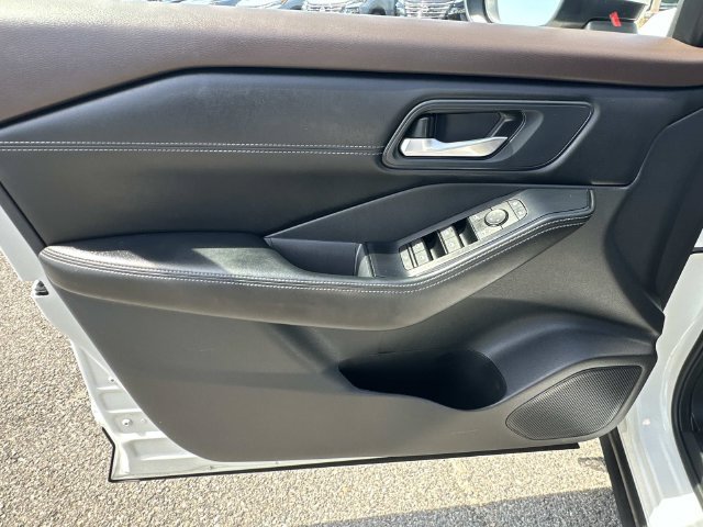 Used 2023 Nissan Rogue SV w/ SV Premium B Package AWD/4WD image 15