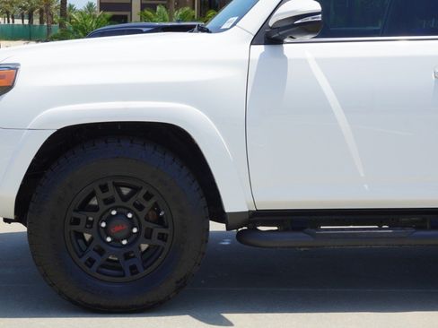 Used 2020 Toyota 4Runner SR5 Premium w/ Moonroof Package RWD image 10