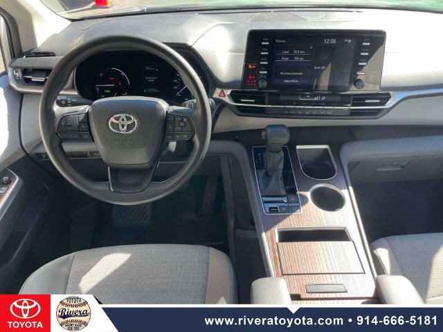 Certified 2024 Toyota Sienna LE AWD/4WD image 14