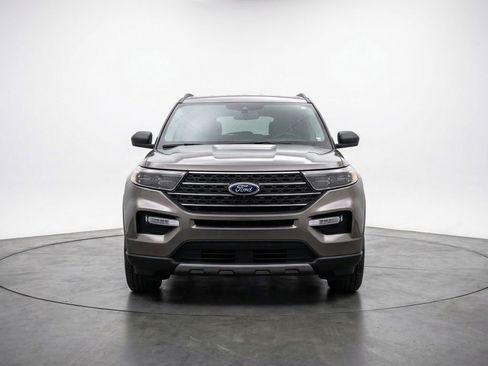 Used 2024 Ford Explorer XLT w/ Equipment Group 202A RWD image 2