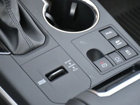 Used 2025 Toyota Highlander XLE image 15