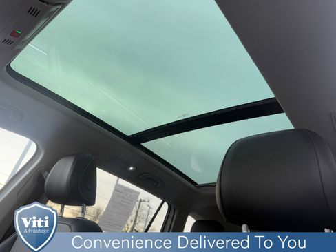 Used 2021 Volkswagen Tiguan SE w/ Panoramic Sunroof Package image 19