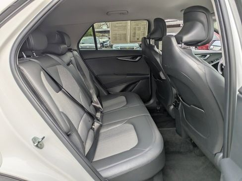 Used 2023 Kia Niro EX image 34