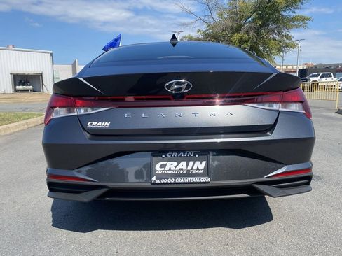 Used 2023 Hyundai Elantra SEL w/ Preferred Accessory Package image 6