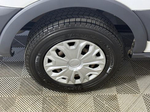 Used 2015 Ford Transit 150 XLT image 12