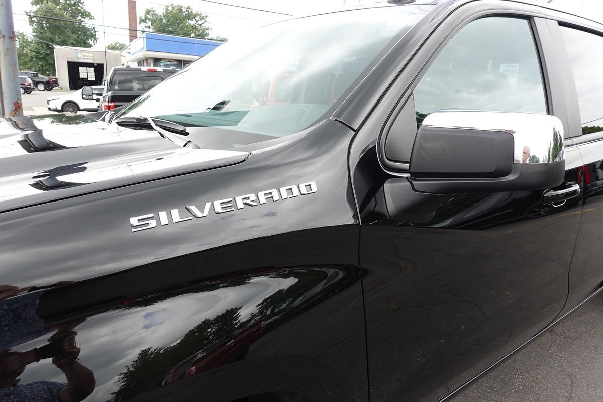 Used 2024 Chevrolet Silverado 1500 LT AWD/4WD image 7