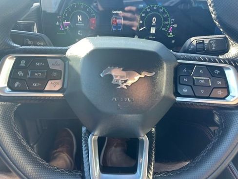 Used 2025 Ford Mustang GT Premium RWD image 9