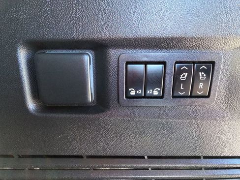 Used 2023 Chevrolet Tahoe High Country image 35