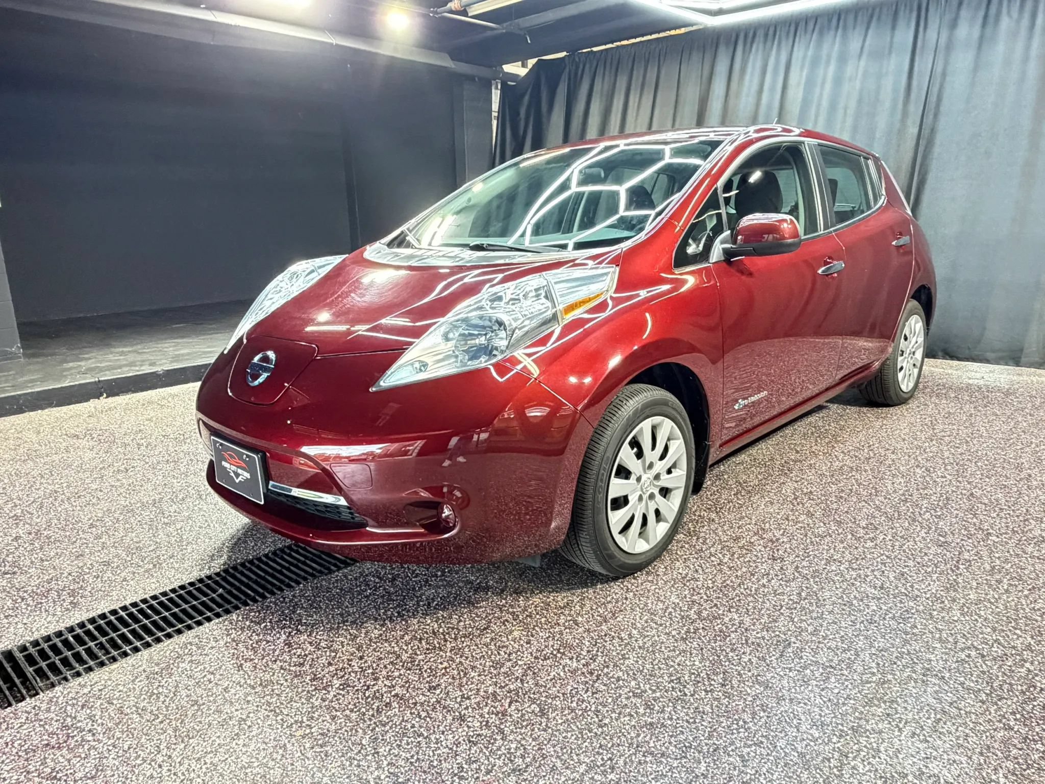 Used 2017 Nissan Leaf S w/ Charge Package FWD image 3