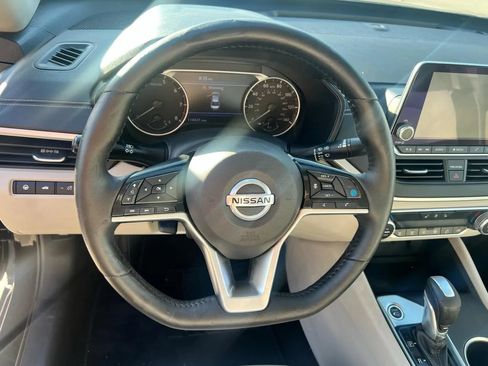 Used 2019 Nissan Altima 2.5 SV FWD image 8
