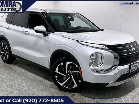 Used 2022 Mitsubishi Outlander SE image 1