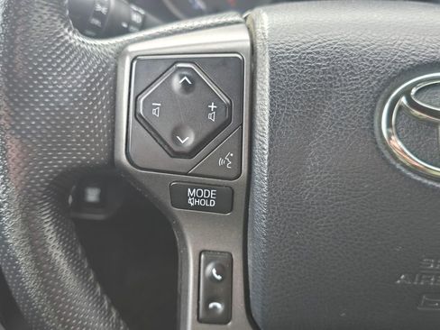 Used 2017 Toyota Tacoma TRD Off-Road w/ Tow Package image 31