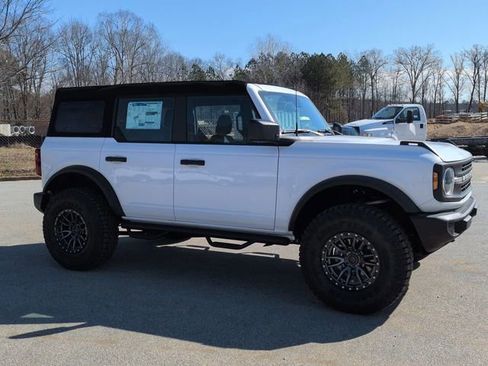 New 2025 Ford Bronco 4-Door image 2