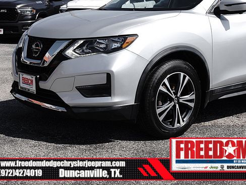 Used 2020 Nissan Rogue SV w/ Premium Package FWD image 42