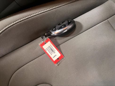 Used 2025 Hyundai Elantra SEL image 31