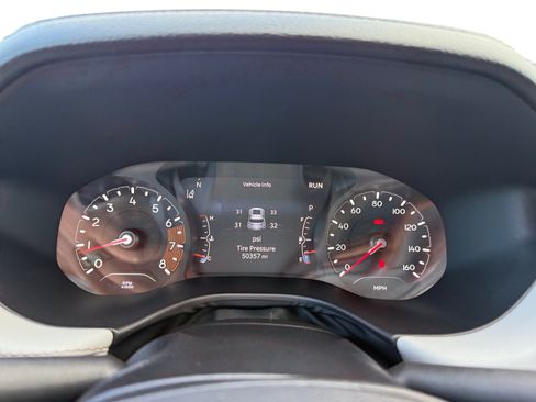 Used 2023 Jeep Compass Limited image 11