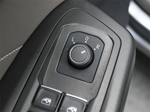 Used 2023 Volkswagen Atlas Cross Sport SE image 12