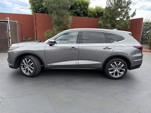 Used 2024 Acura MDX SH-AWD w/ Technology Package image 3