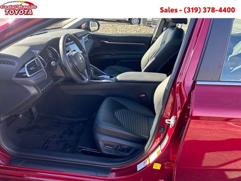 Certified 2018 Toyota Camry SE image 11