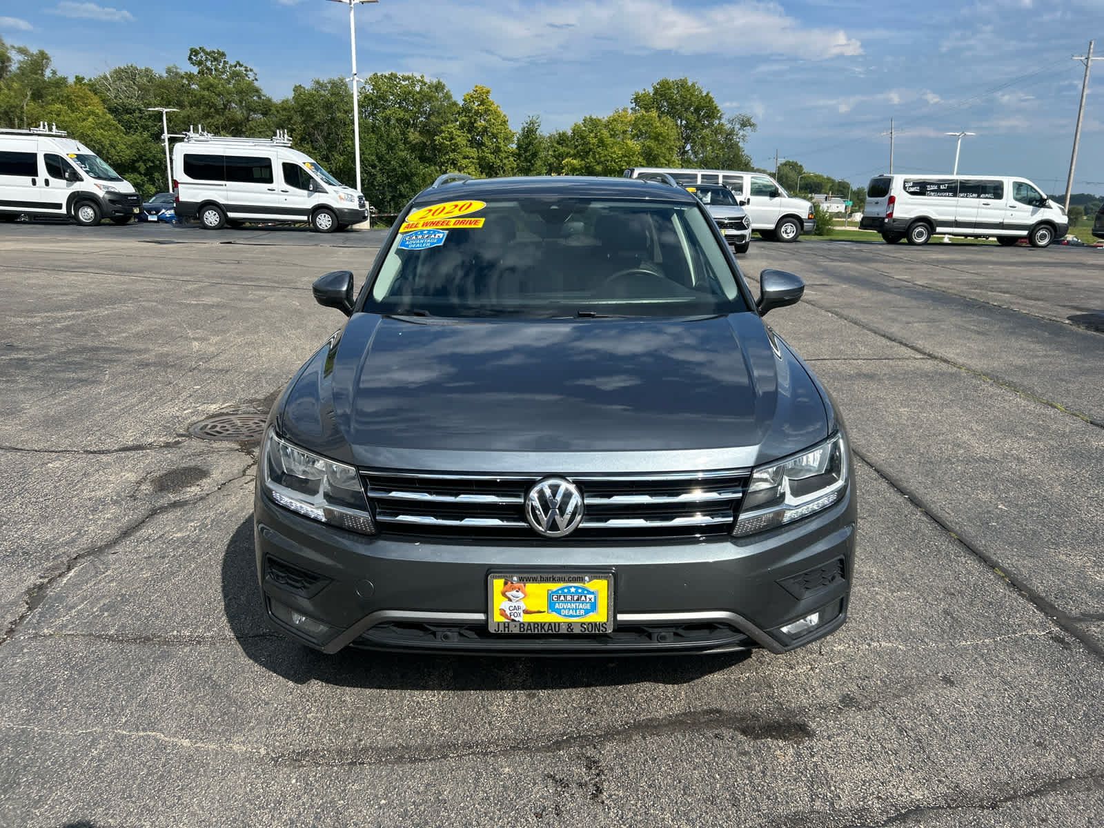 Used 2020 Volkswagen Tiguan SEL AWD/4WD image 9