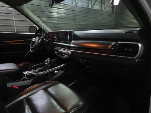 Used 2023 Kia Telluride LX image 12