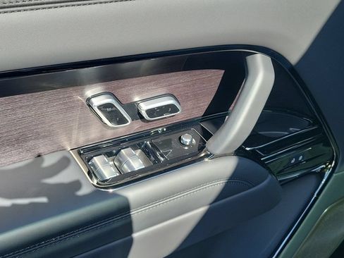 New 2026 Land Rover Range Rover SV AWD/4WD image 24