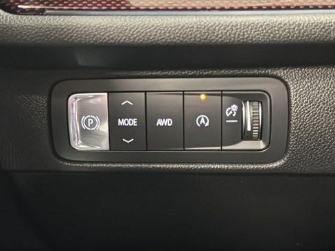 Used 2024 Chevrolet Traverse Z71 AWD/4WD image 32