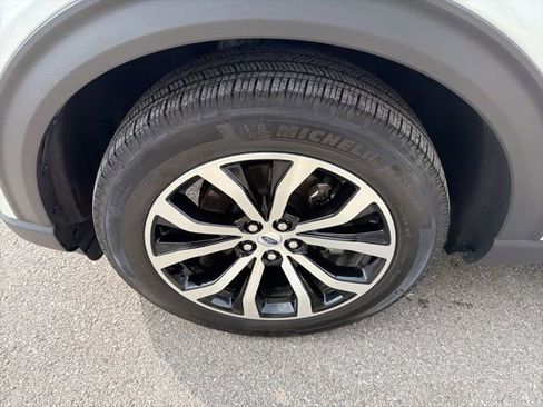 Used 2025 Ford Explorer ST-Line image 9