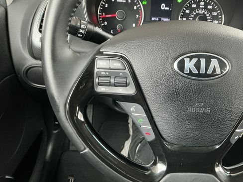 Used 2017 Kia Forte S image 12