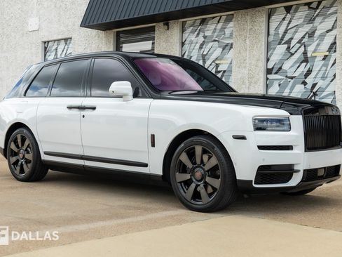 Used 2022 Rolls-Royce Cullinan w/ Technology Package AWD/4WD image 18